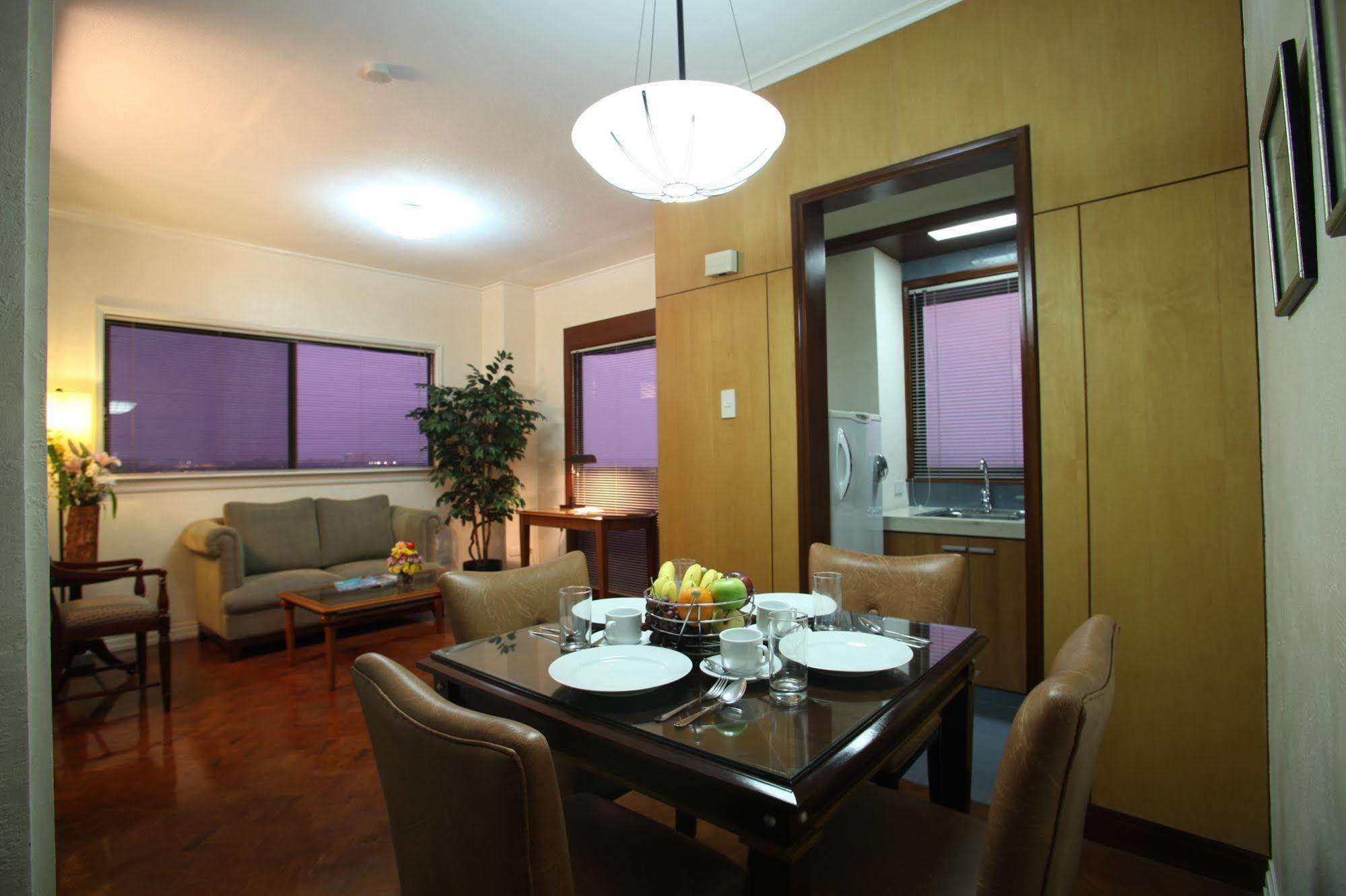 Sunny Bay Suites Маніла Екстер'єр фото